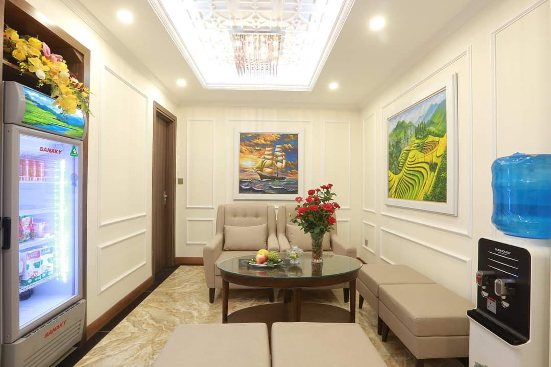 Bán nhà Hoàng Quốc Việt vỉa hè ô tô tránh ô thang máy, gara ô tô, KD VP, SPA 50m-12.8 tỷ