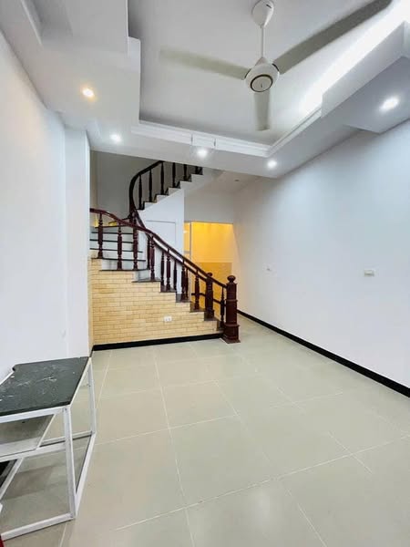 Bán nhà phố Lạc Long Quân 3 tầng, mặt tiền 4.1m, diện tích 45m2