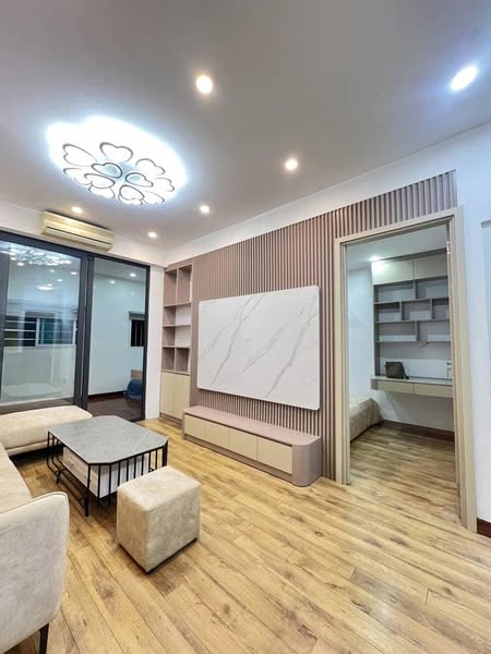 Bán căn hộ tập thể phố Nguyễn Khánh Toàn, quận Cầu Giấy 2 ngủ diện tích 56m2