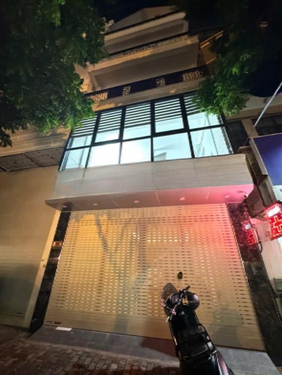 NHÀ PHỐ TRẠM 50M2, 6 TẦNG THANG MÁY, Ô TÔ VÀO NHÀ , GẦN CÔNG VIÊN, FULL NỘI THẤT.