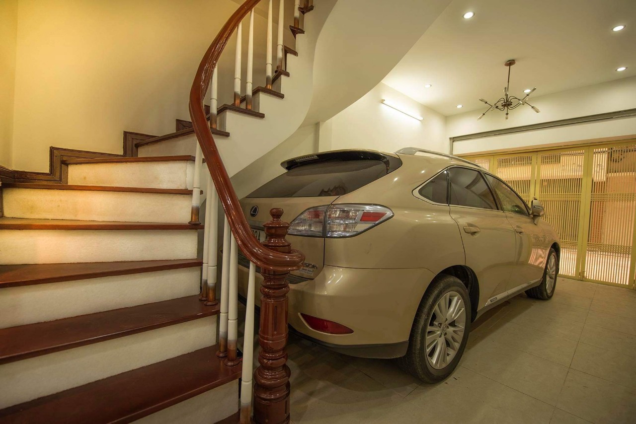 Bán nhà mặt ngõ ôtô phố Lạc Long Quân 50m2 5tầng mặt tiền 4.2m 17.2tỷ Tây Hồ