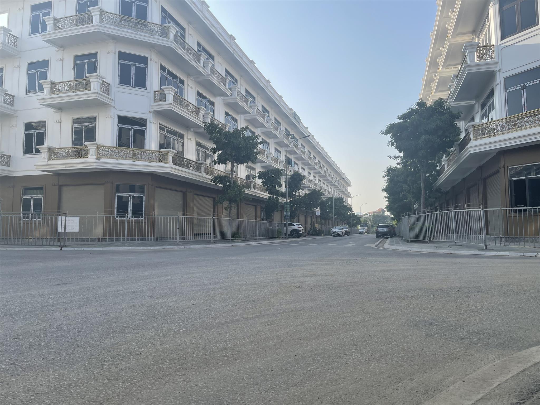 NHẬN NHÀ BAO SỔ, SANG TÊN NGAY. GIÁ 3,2 TỶ FULL. KĐT XUÂN HƯNG TP.THANH HÓA. CĐT: 0966 343 969