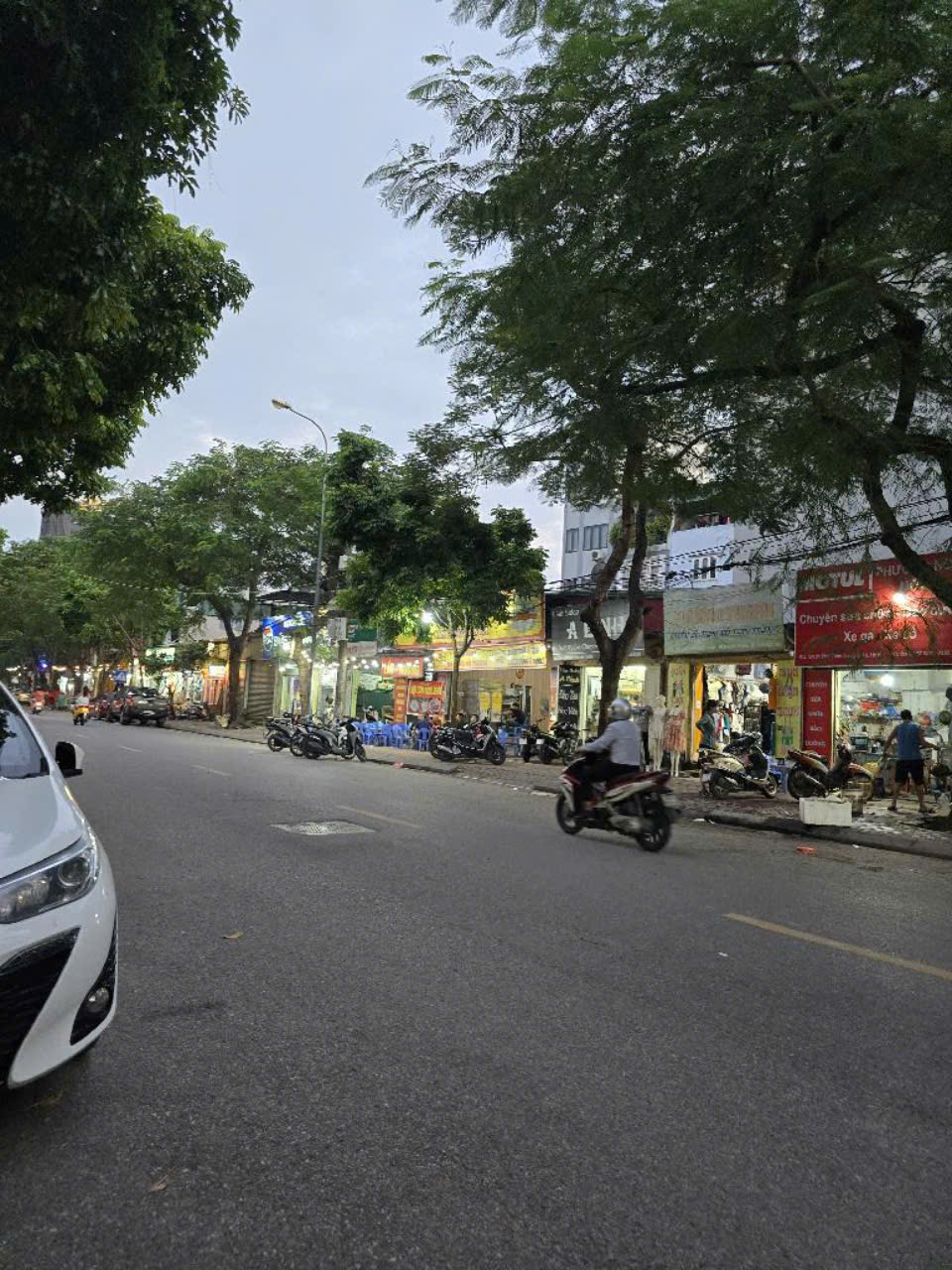 SIÊU PHẨM MẶT PHỐ HUẾ HOÀN KIẾM 375m2 x11 TẦNG - chỉ 500Tỷ - CÓ THƯƠNG LƯỢNG KHU VÍP NHIỀU KHÁCH NƯỚC NGOÀI Ở DÂN