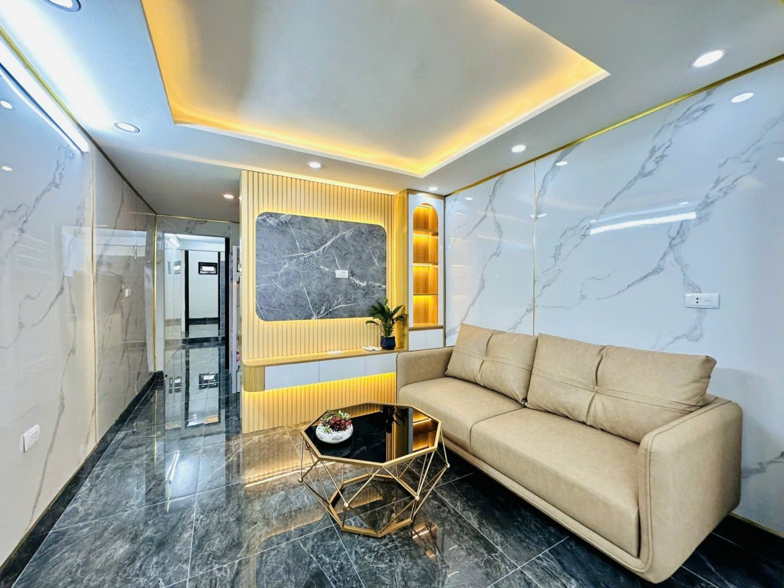 Bán nhà RIÊNG 6 tầng thang máy Hoàng Hoa Thám 30m 3 ngủ nhà đẹp gần phố ở ngay nhỉnh 6 tỷ lh 0817606560