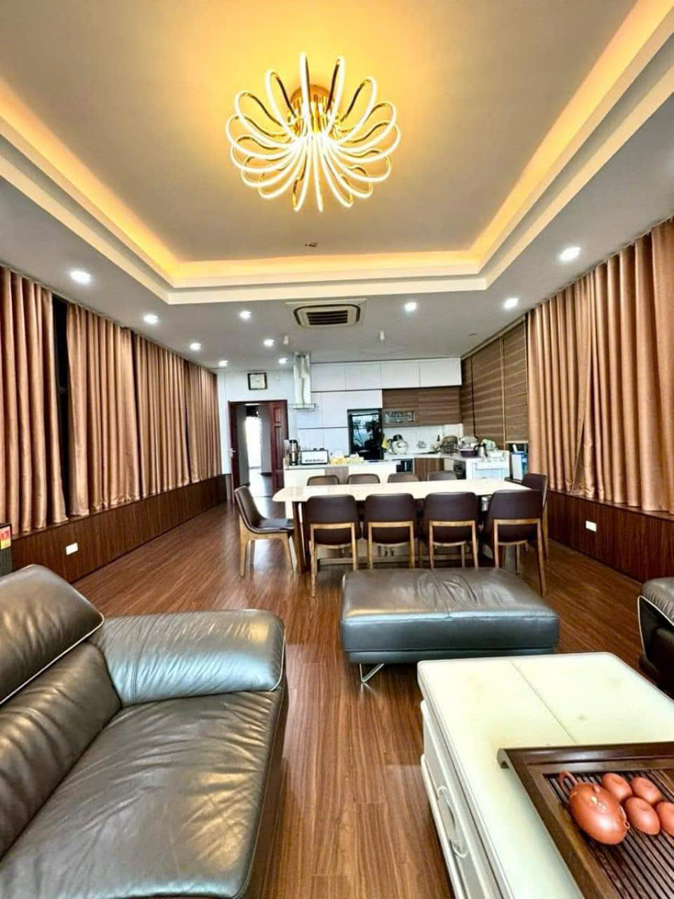 SIÊU HIẾM LUÔN - MẶT PHỐ GIÁ MẶT NGÕ - VIEW SÔNG HỒNG CỰC ĐỈNH - DIỆN TÍCH 180M - MẶT TIỀN 6,5M - GIÁ CHỈ 43 TỶ - HƯỚNG