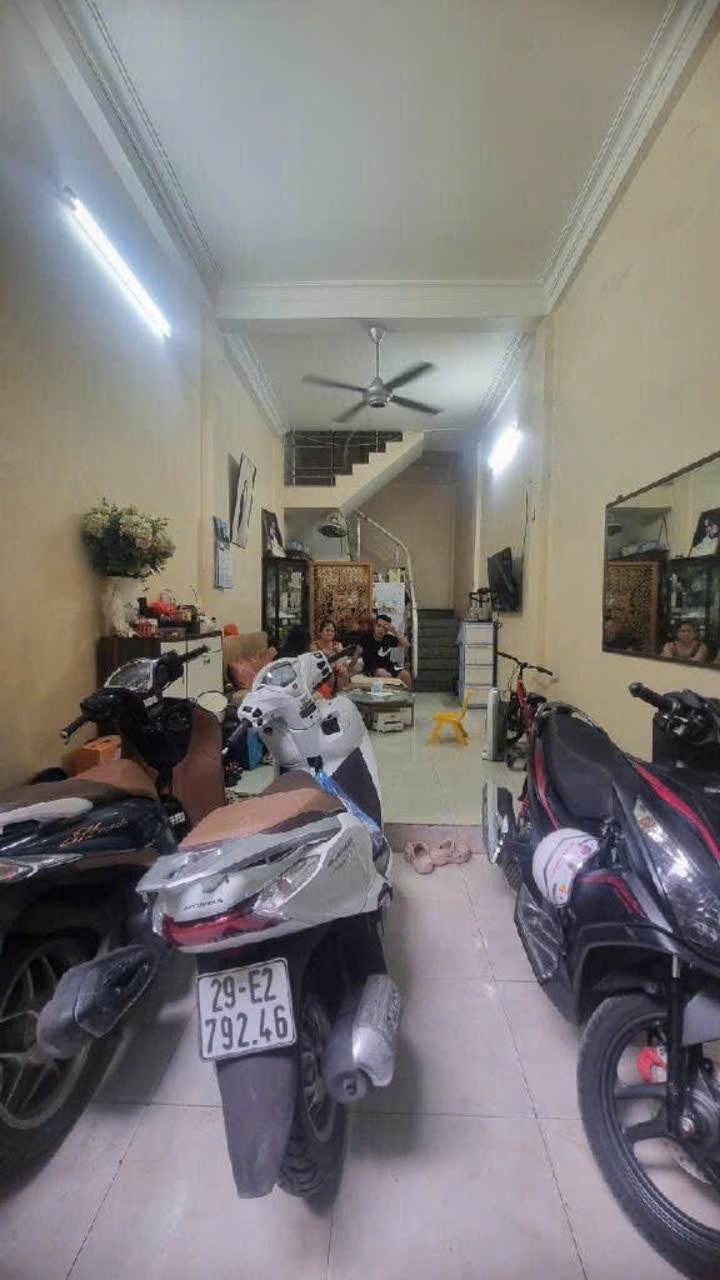 ĐỐNG ĐA- HIẾM- GẦN PHỐ- NHÀ DÂN XÂY- GẦN MẶT NGÕ - THẲNG TẮP - TRƯỚC NHÀ THOÁNG - KHUNG CỘT - Ở HAY ĐẦU TƯ ĐỀU TUYỆT