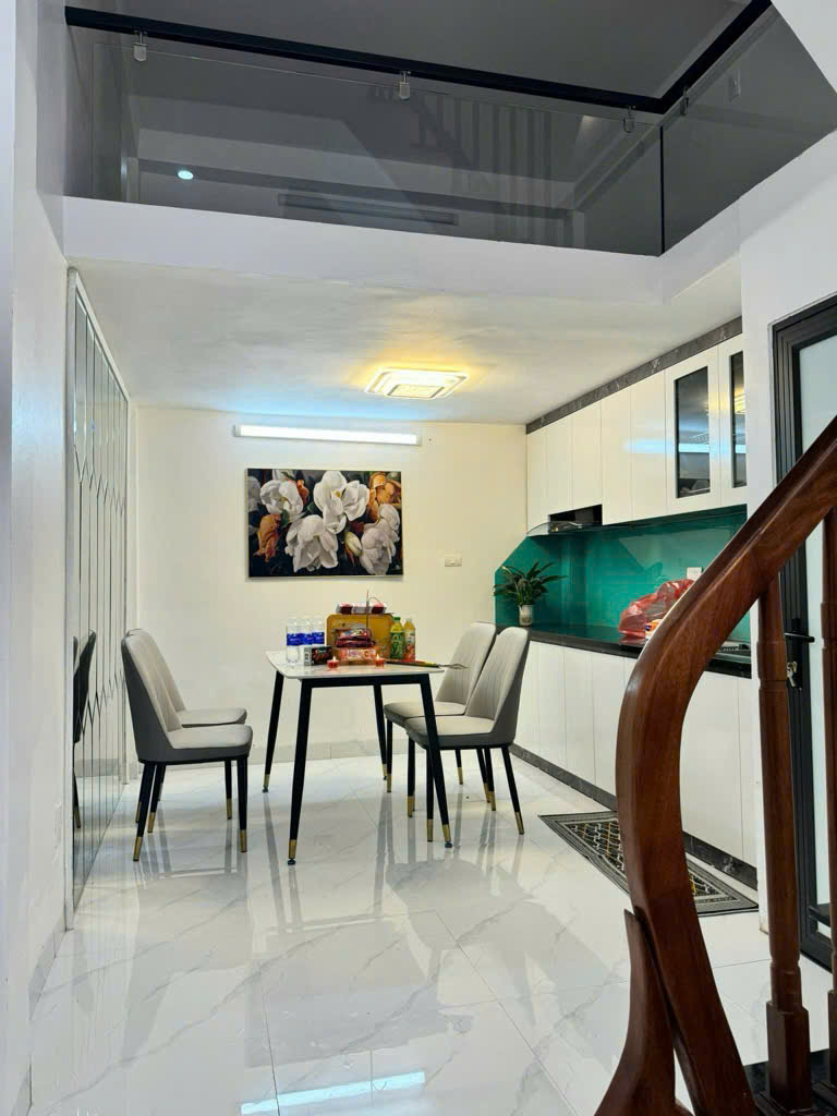 BA ĐÌNH- HIẾM- NHỈNH 6 TỶ - 2 THOÁNG - MỚI ĐẸP Ở NGAY - 5 PHÒNG NGỦ - CÁCH PHỐ 50M - GẦN BÃI Ô TÔ. Hoàng Hoa