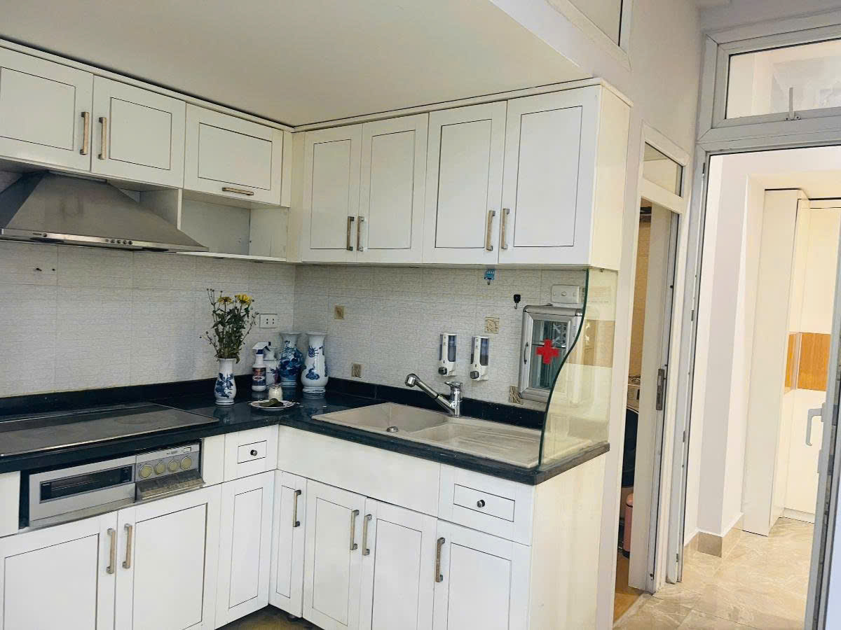 Bán gấp căn hộ TT phố Bà Triệu, Hoàn Kiếm 40m đủ công năng, gần phố, VIP, giá 6.4 tỷ. LH: 0366051369