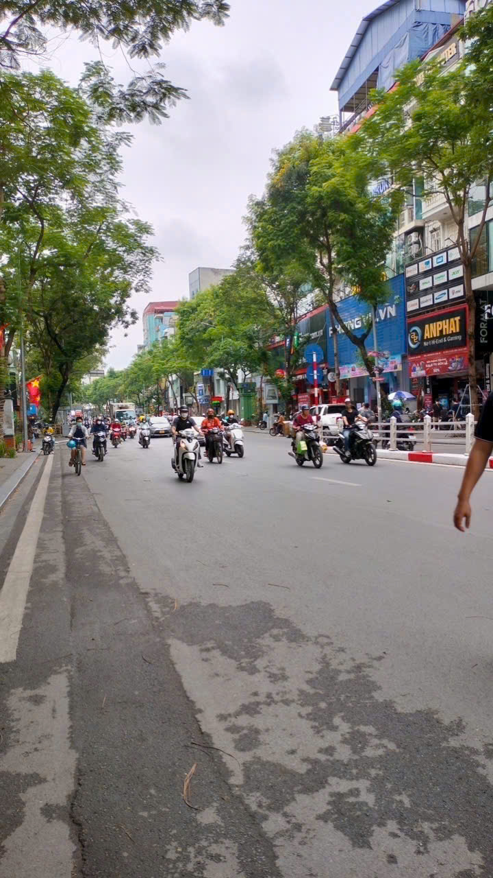 ĐỐNG ĐA- THÁi HÀ - MẶT NGÕ THÔNG - Ô TÔ VÀO NHÀ - 7 CHỖ QUAY ĐẦU - 30M RA PHỐ - KINH DOANH - VĂN PHÒNG.