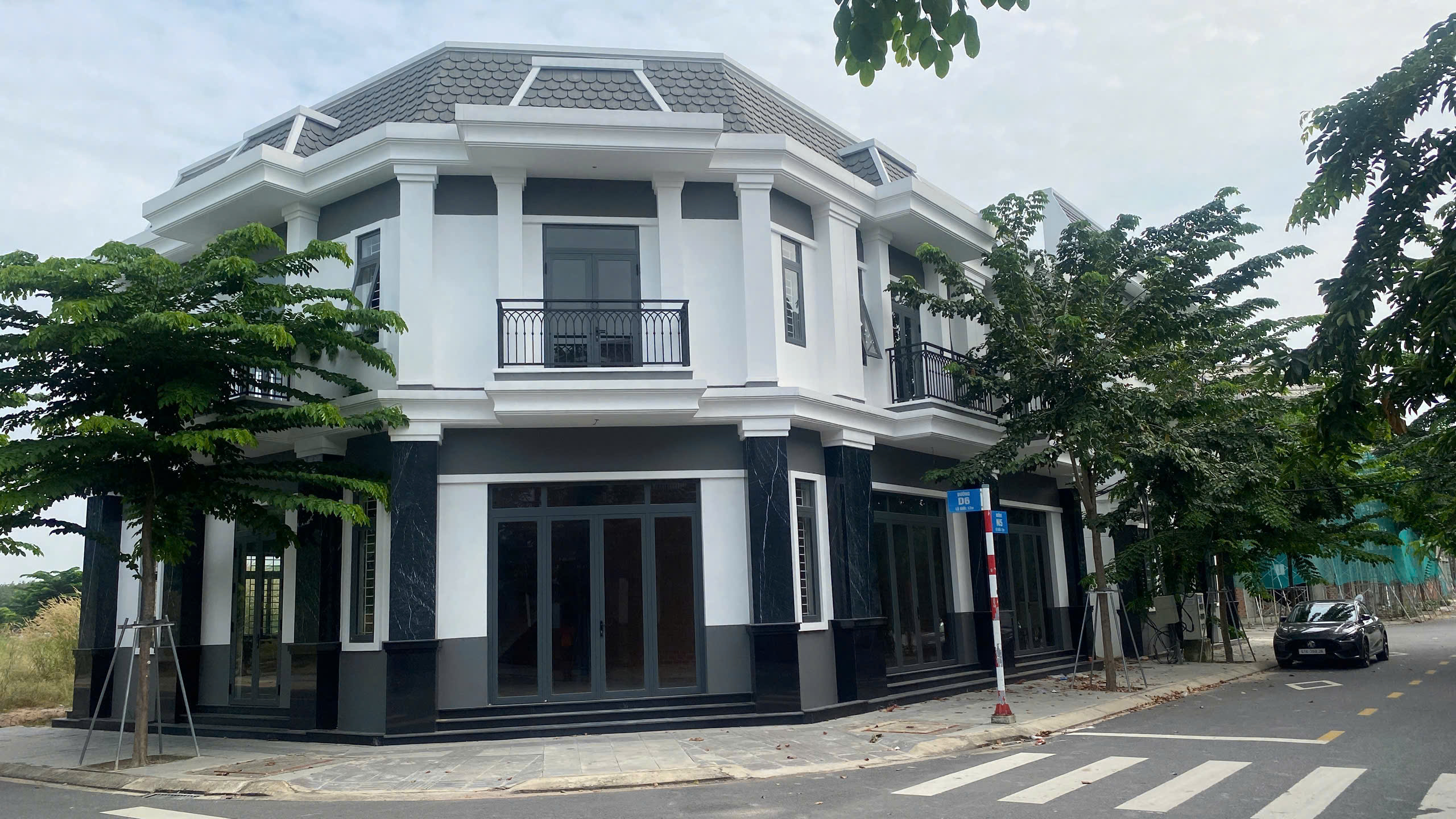 Nhà phố hiện đại tại Hòa Lợi, Bến Cát, giá rẻ 2,66 tỷ - Sổ hồng riêng! Modern Townhouse in Hoa Loi, Ben Cat –