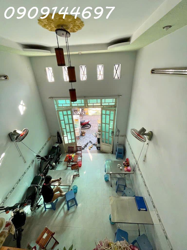 Bán Nhà 3 tầng đường TÂN THỚI HIỆP 29, phường TTH, Q12, dt 52m2 (4mx13m). Hẻm Ôtô thông. Giá 4,3Tỷ