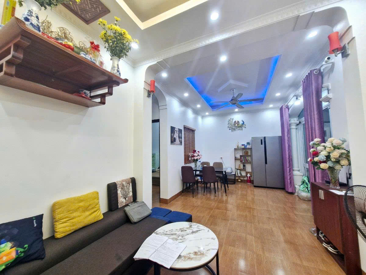 Tập thể Mai Dịch 80m 2PN Nhà xây chắc mới đẹp, Ô tô đỗ dưới, nhỉnh 4 tỷ