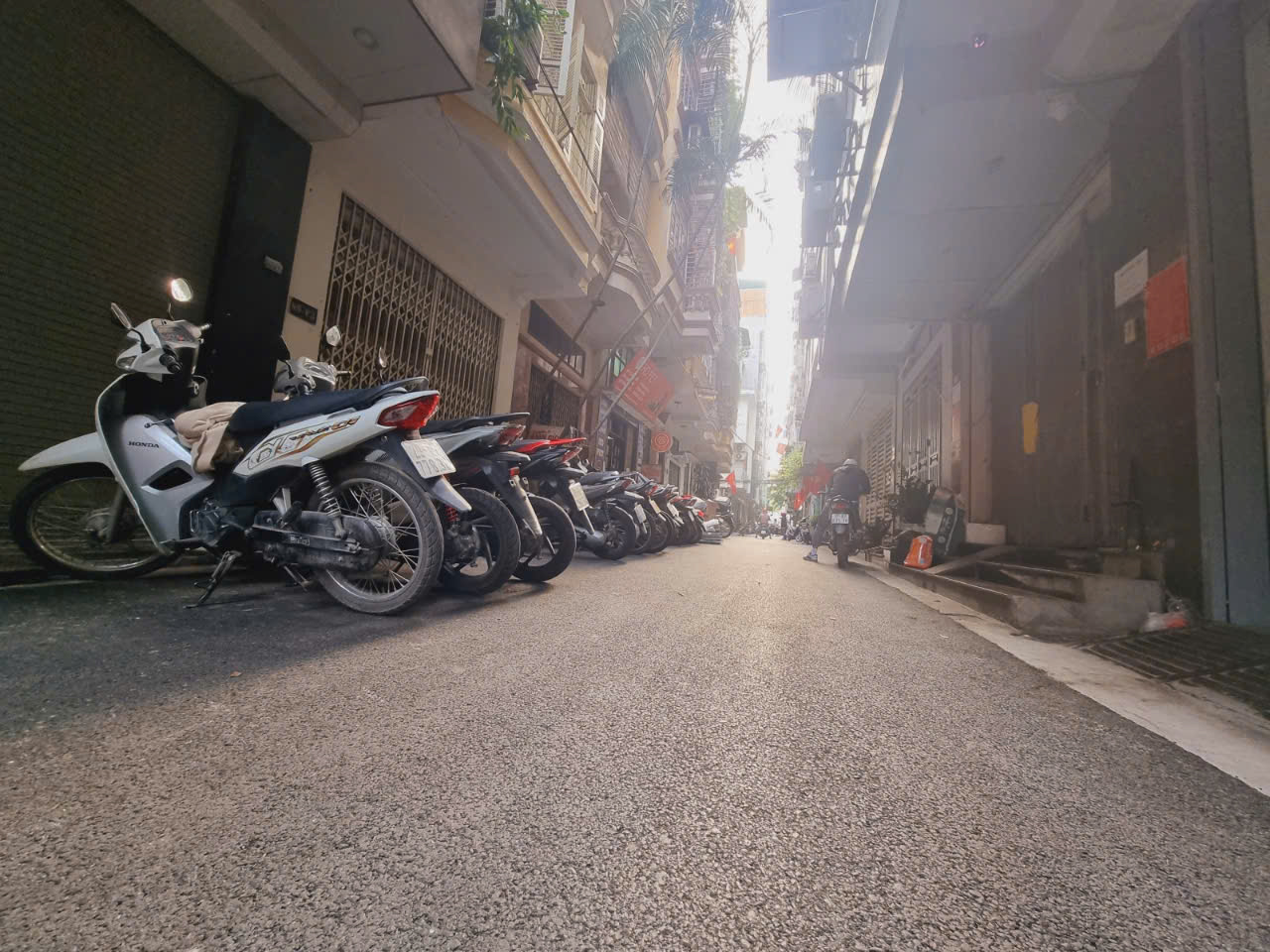 CẦU GIẤY - Ô TÔ TRÁNH - THÔNG BÀN CỜ Trần Quốc Hoàn 36/40T2, 4 Y, 12,95 tỷ