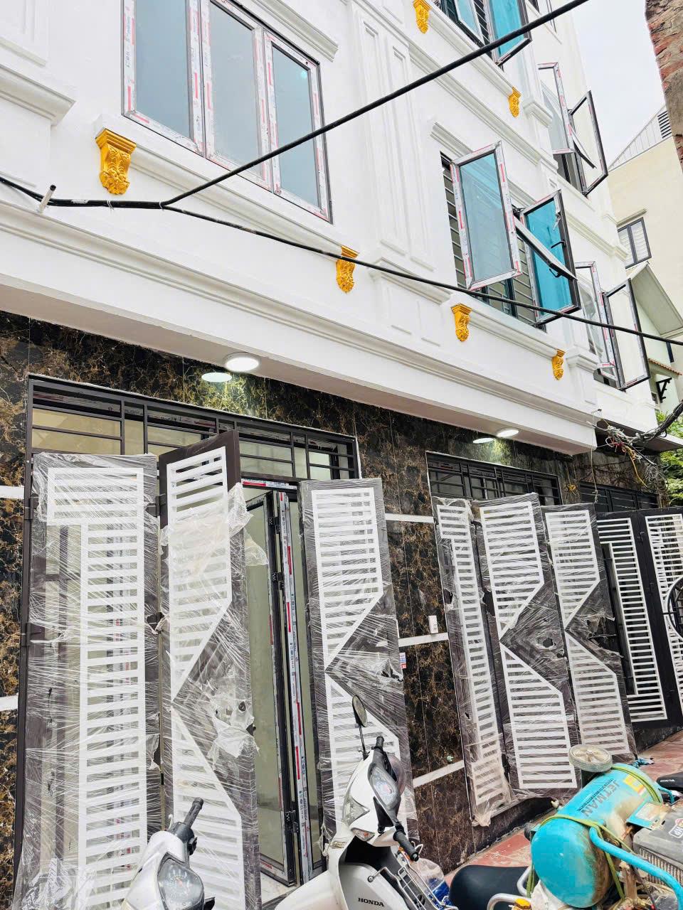 Bán nhà Ỷ La-Hà Đông, mặt ngõ thông, rộng . 35m2 x 5T , MT 3.6 m , gần khu đô thị AEON. Giá 5.5 tỷ