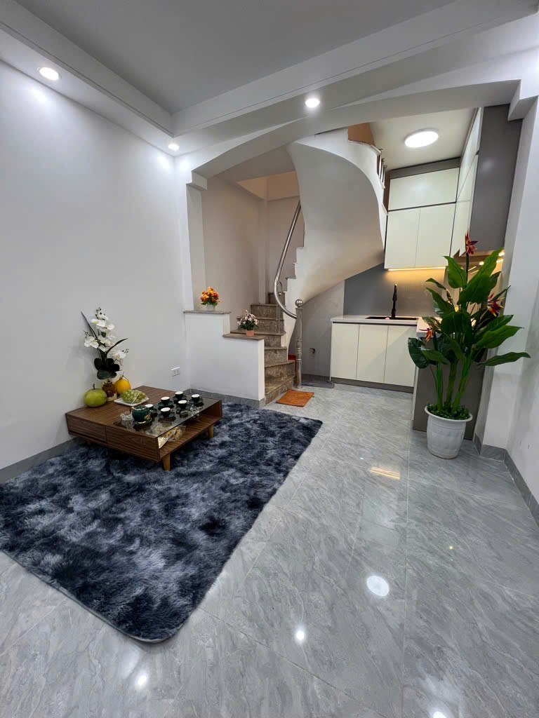 Bán nhà 16m2, 5 Tầng, 3PN, 4WC, Minh Khai, Hai Bà Trưng, 2.25 tỷ, sổ đỏ chung