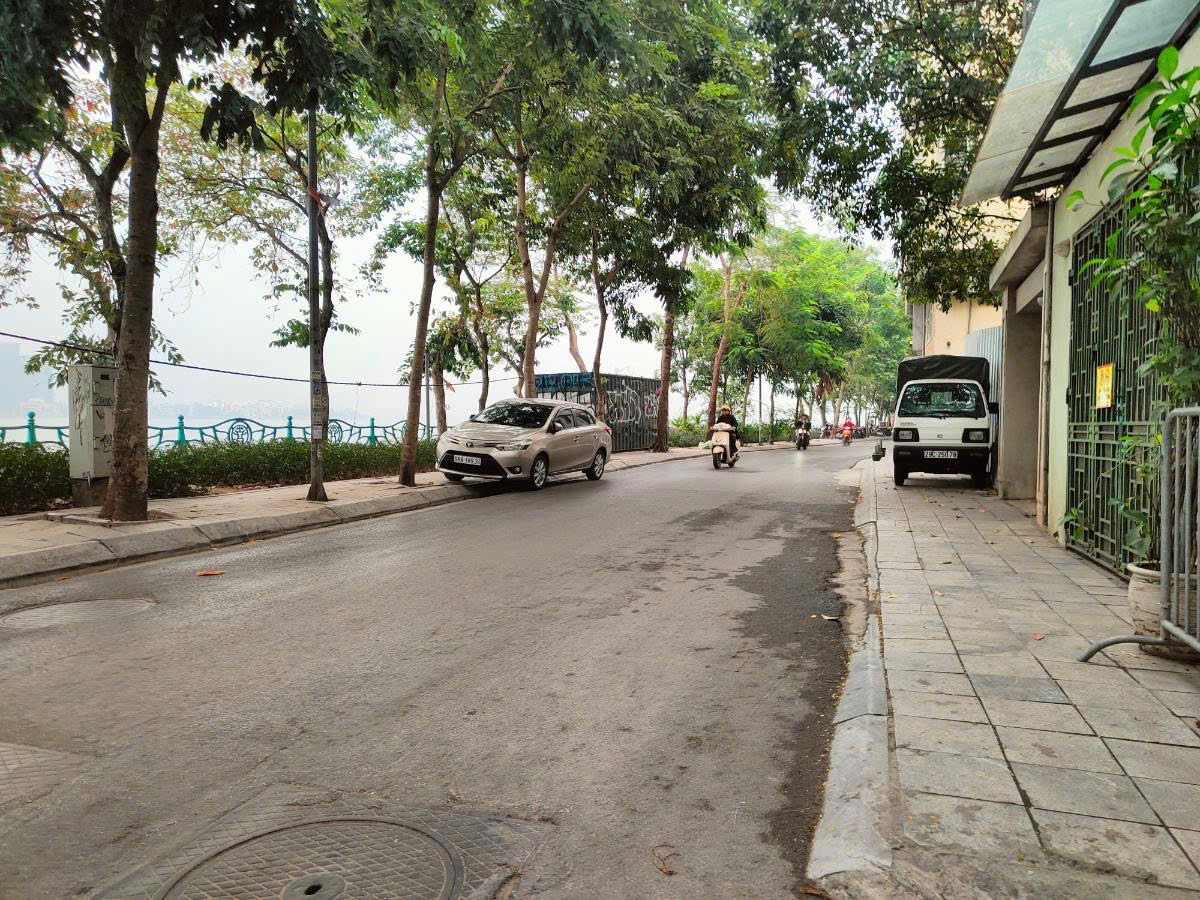 BÁN GẤP 110/130M2 -MT 10,7M-GIÁ 37,8TY- TRUNG TÂM QUẬN TÂY HỒ KINH DOANH SẦM UẤT