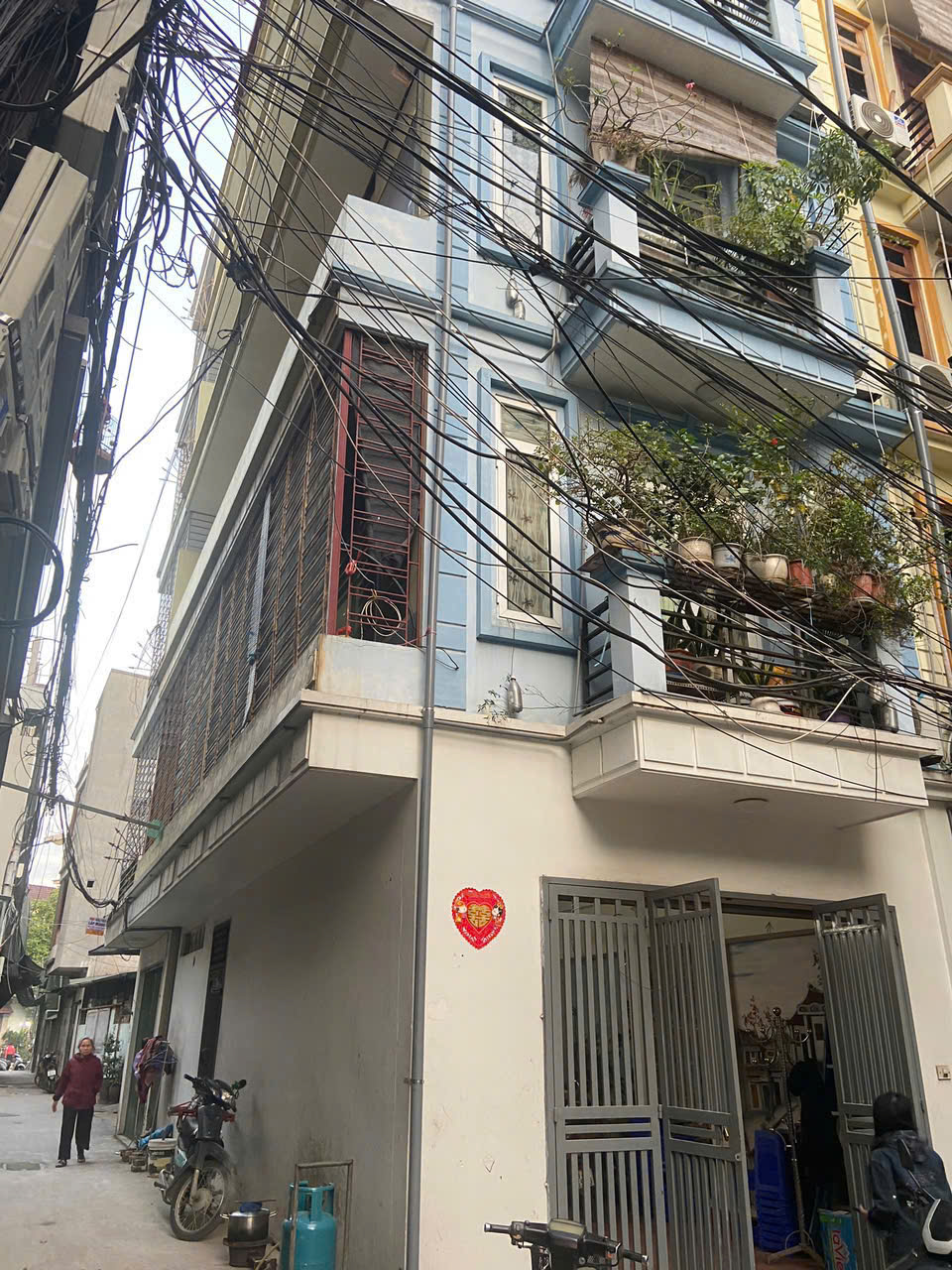 BÁN NHÀ BÀ CHỊ MẶT NGÕ PHỐ PHÚC HOA - PHÚC XÁ - TÂY HỒ 36/47M2 _ MẶT TIỀN 3,9M _ 5 TẦNG LÔ GÓC 2 MẶT THOÁNG - CẦU THANG CUỐI THÔNG SÀN - Ô TÔ TRÁNH - GARA Ô TÔ