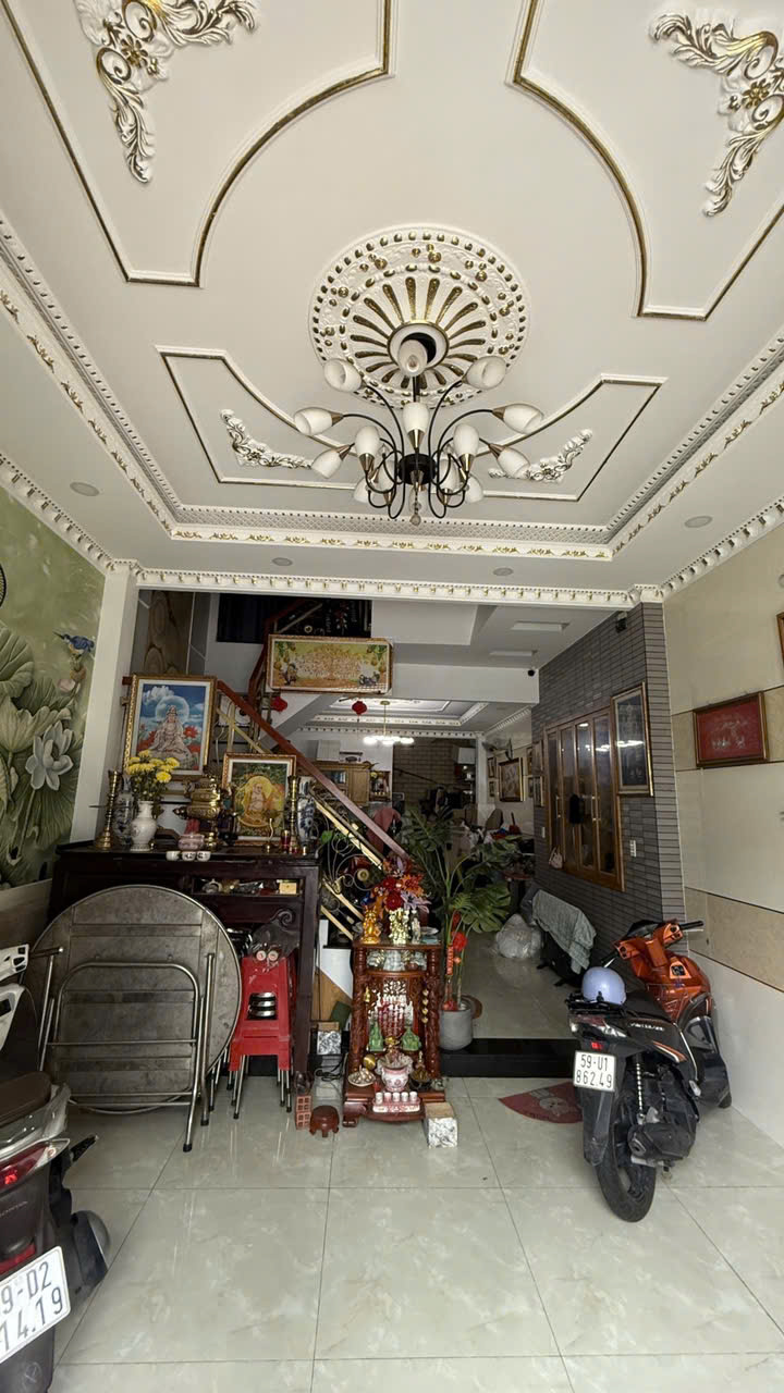 Bán nhà Lê Văn Quới, 4.5m x 13m, 4 tầng, hẻm 5m , chỉ 5.8 tỷ