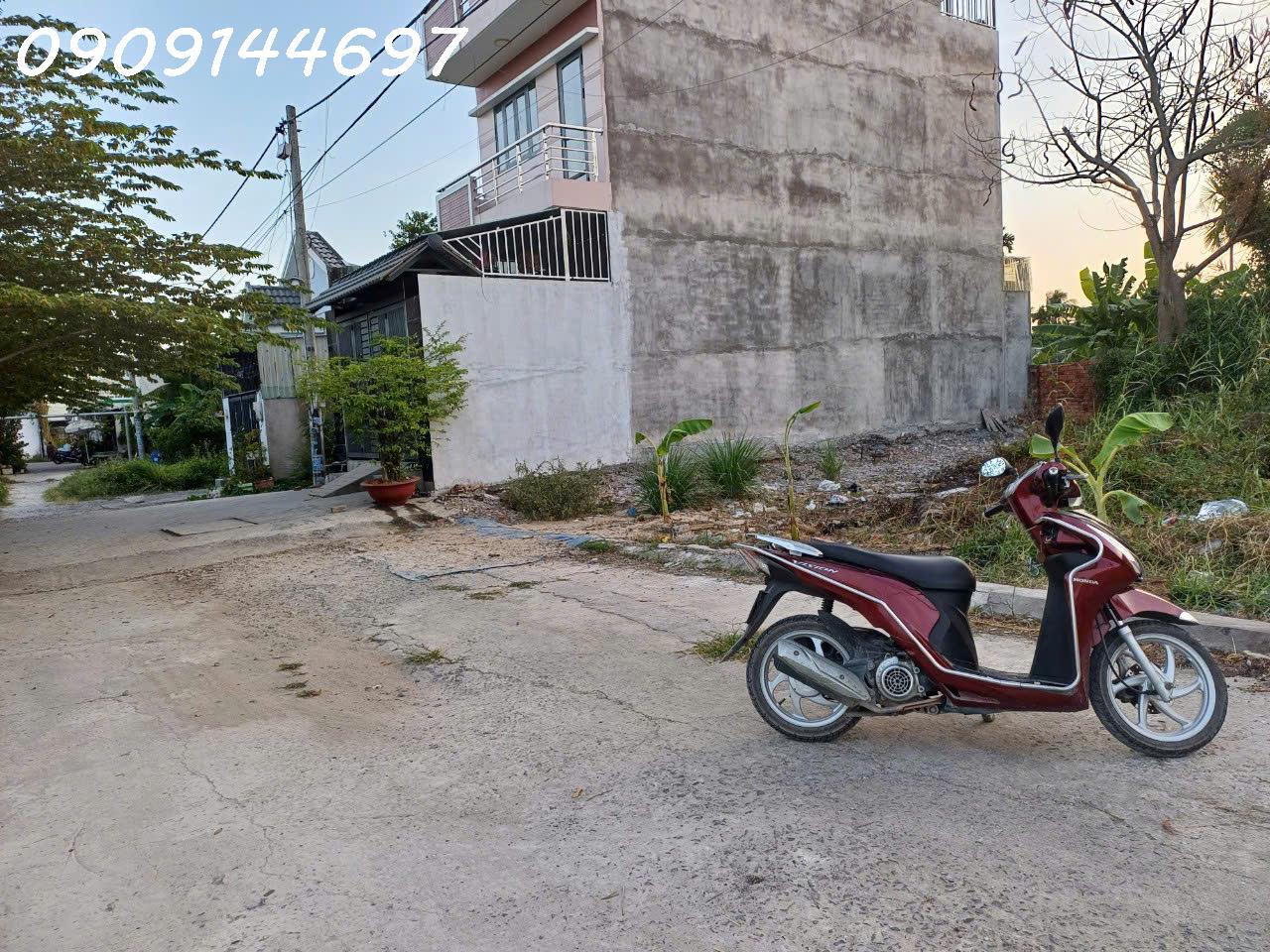 Bán Đất thổ cư lô góc 2 Mặt hẻm 1/đường TX52, phường TX, Q12, dt 217m2 (15mx15m) Hẻm 6m thông Giá 6,7Tỷ