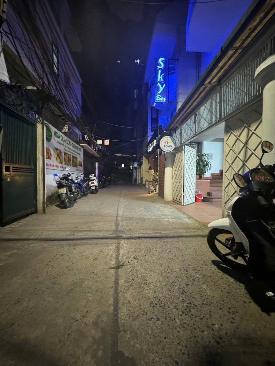 BÁN NHÀ -PHỐ LINH LANG-QUÂN BA ĐÌNH-DT100M2-MT6,2M-3 TẦNG KHU VỰC PHÂN LÔ OTO VÀO NHÀ TRÁNH NHAU