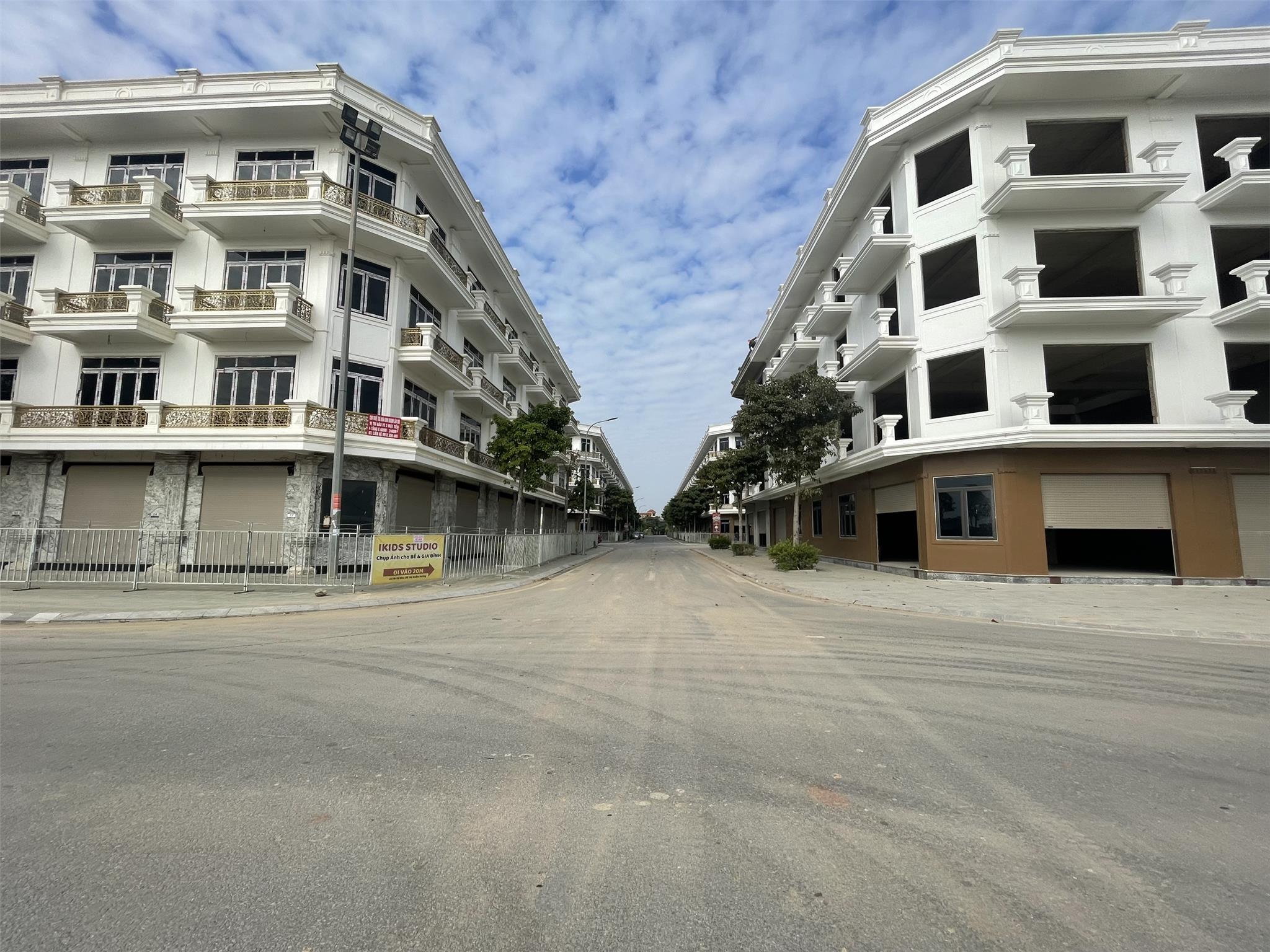 NHÀ PHỐ 4 TẦNG GIÁ TỐT NHẤT THANH HÓA. NHẬN NHÀ, SANG TÊN SỔ NGAY. CĐT: 0966 343 969