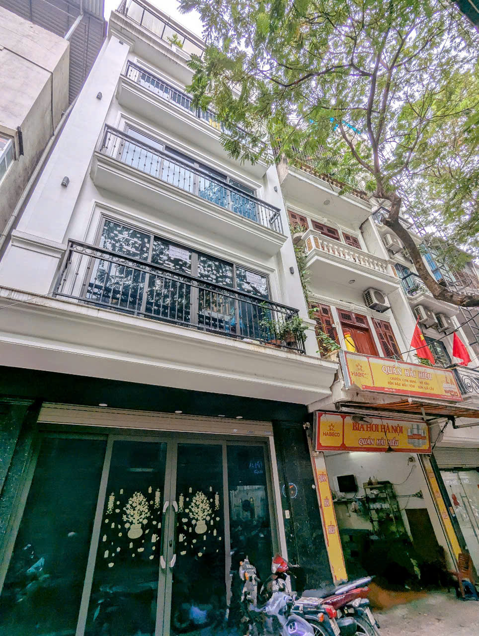 Bán nhà mặt ngõ ô tô tránh Đê La Thành Ba Đình ở ngay - 40m2*5t - 15 tỷ - 30m ra phố - thang máy