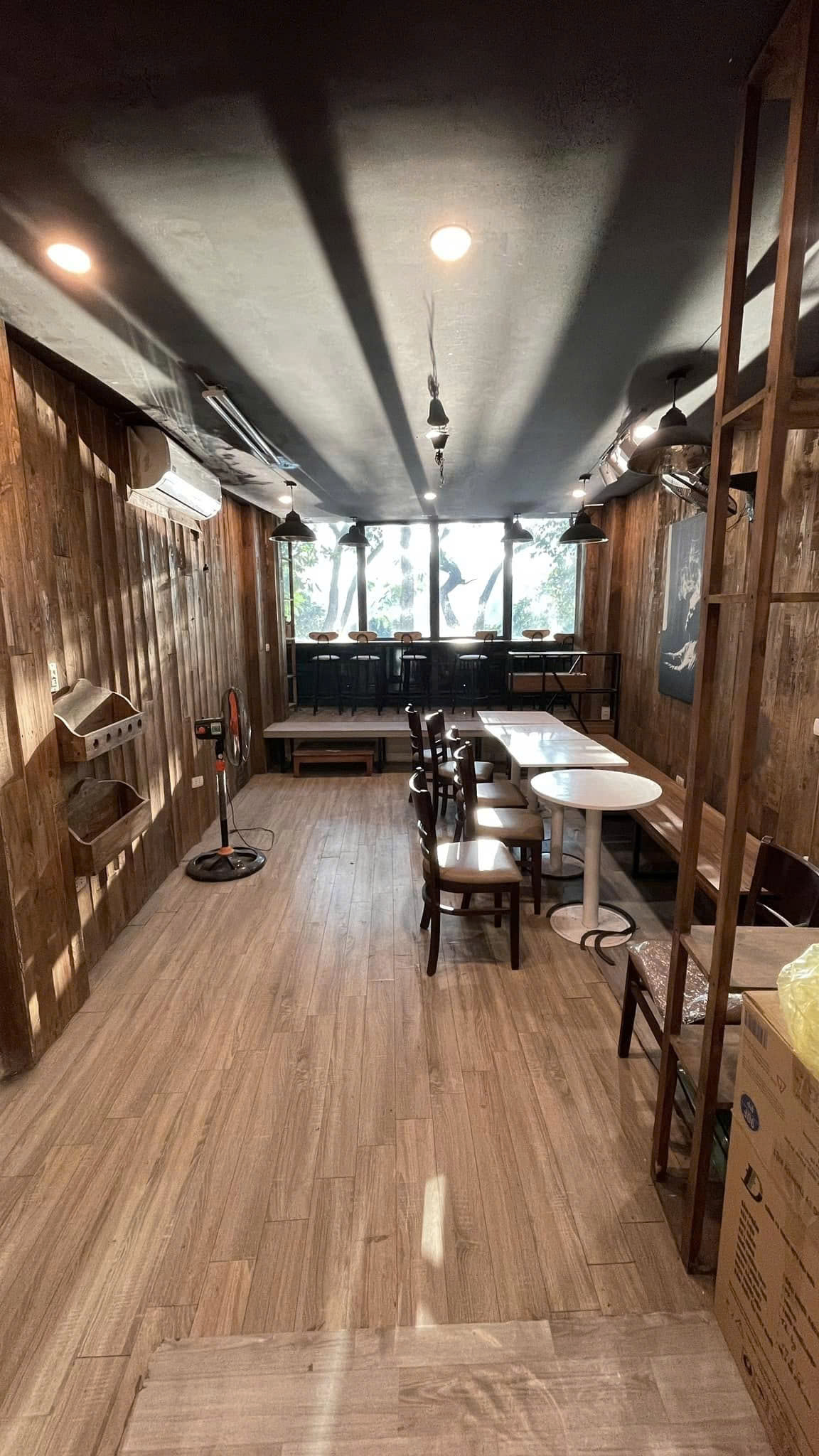 Chính chủ cần sang nhượng quán cafe Địa chỉ: Mặt hồ Văn Quán, Hà Đông, Hà Nội