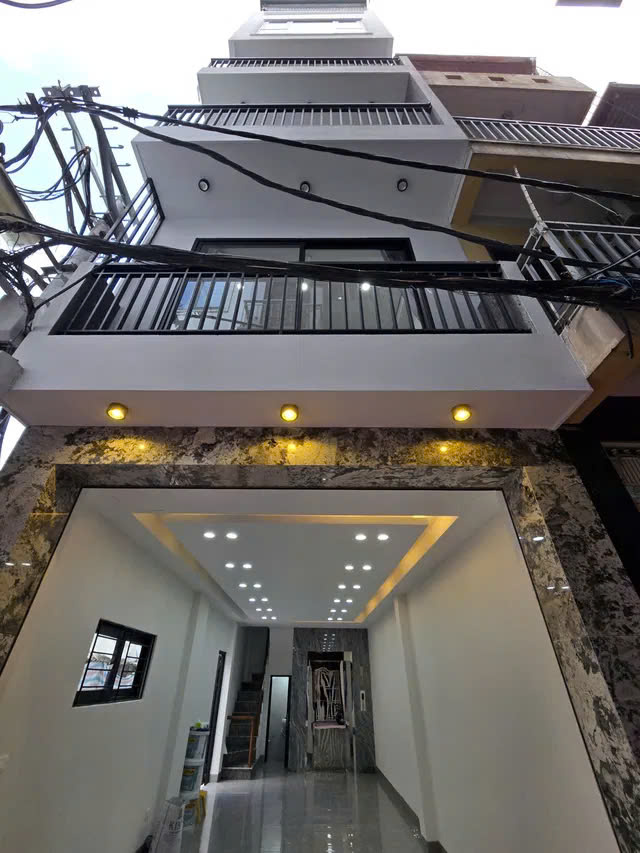 NHÀ PHỐ NGỌC THỤY- LONG BIÊN, GẦN MIPEC, 3 BƯỚC RA Ô TÔ CHÁNH,41M2,6 TẦNG, 10.5 TỶ.