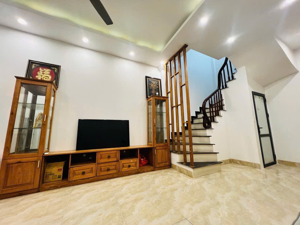 SIÊU PHẨM NHÀ ĐẸP -PHỐ HOÀNG NHƯ TIẾP -LONG BIÊN -NGÕ NÔNG Ô TÔ TRÁNH DT 35M X 4 TẦNG MT KHỦNG -NHỈNH 6 TỶ TL CÁC BAC