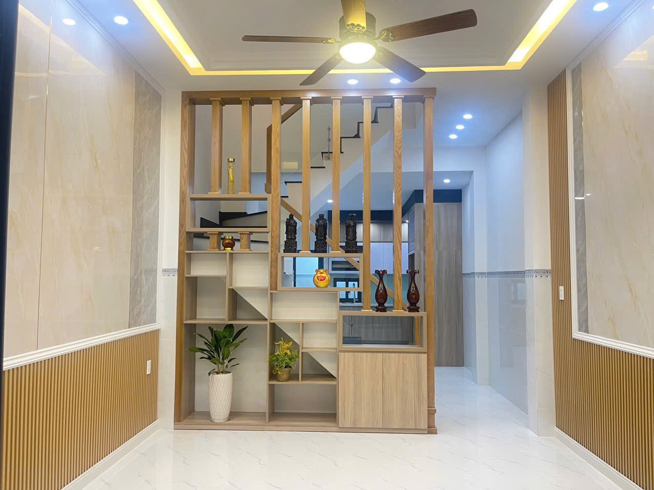 Nhà HXH đường Lò lu diện tích 60m, nhà 4 tầng vị trí đẹp