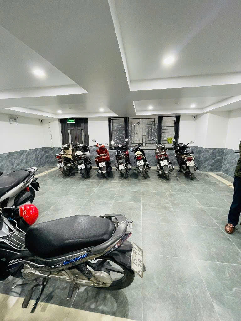 bán siêu phẩm nhà yên lạc 8 tầng thang máy long lanh phân lô ô tô dừng đỗ hai bà trưng