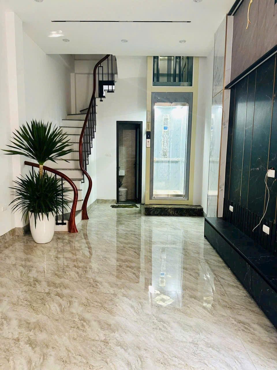 BÁN NHÀ THUỴ KHUÊ thông TRÍCH SÀI 30/35M2 _ MẶT TIỀN 3,5M _ 6 TẦNG THANG MÁY - 3 NGỦ KHÉP KÍN - THIẾT KẾ HIỆN ĐẠI - MỞ CỬA 2 MẶT NGÕ NÊN NHÀ THOÁNG VÔ CÙNG