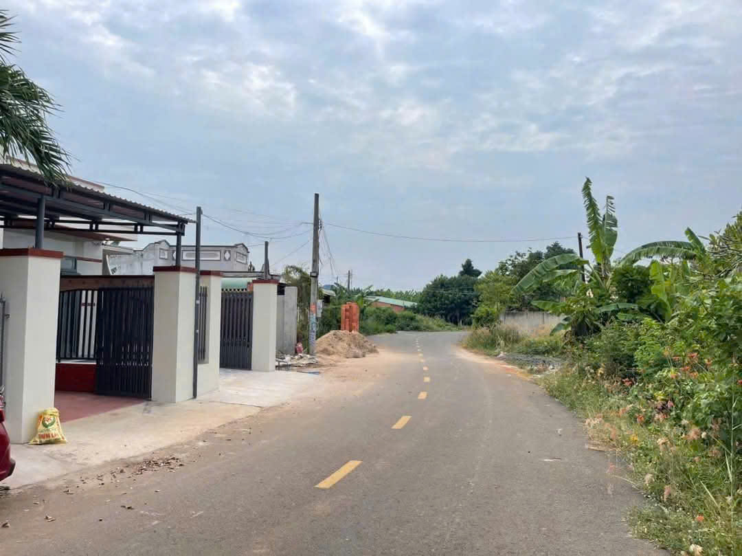 Nhà thị trấn đất đỏ mt nhựa tim vàng giá chỉ 1 tỷ