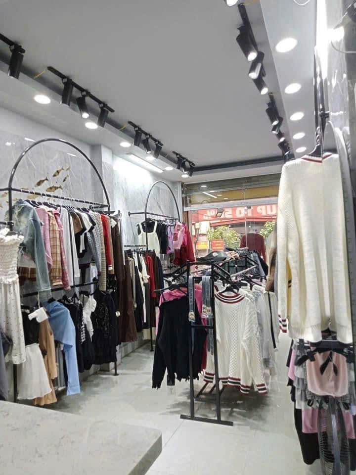 Em chính chủ nhượng lại cửa hàng thời trang ( KHÔNG NHƯỢNG QUẦN ÁO) - Mặt phố TRƯƠNG ĐỊNH, HAI BÀ TRƯNG, HÀ NỘI.