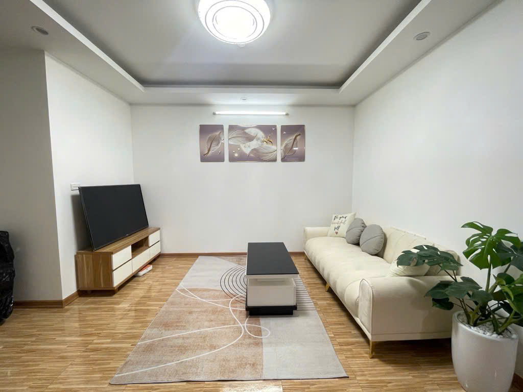 DUY NHẤT 1 CÂN - TẠI VIỆT HƯNG LONG BIÊN - DT 40M X 5 TẦNG GIÁ 4,85 TỶ TL NGÕ NÔNG GẦN Ô TÔ ĐỖ TIỆN ÍCH BẠT NGÀN -