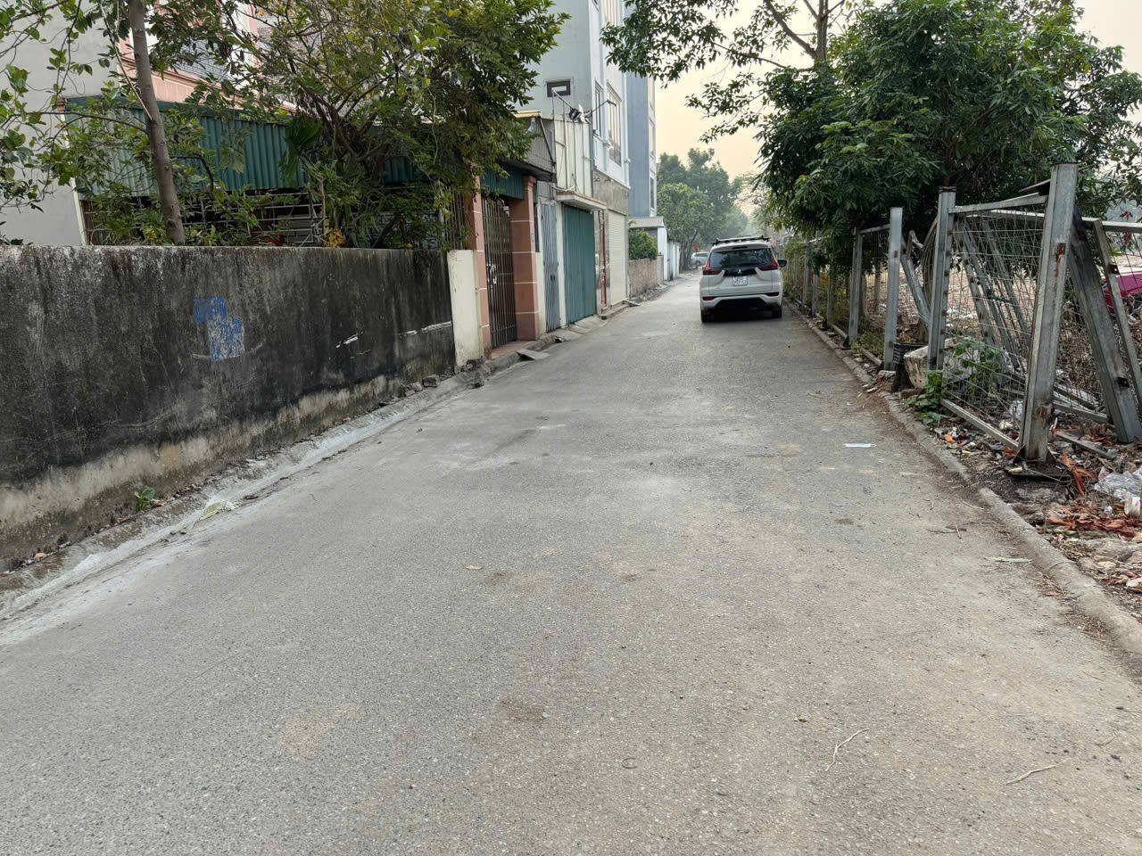 Anh họ cần bán mảnh đất Phúc Lợi... Đường vỉa hè... Ô tô tránh ... 2 mặt ô tô... Vị trí đắc địa ... Tương lai an sinh