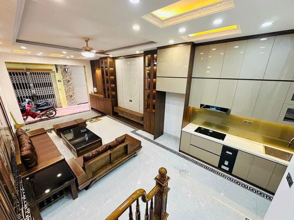 NHÀ ĐẸP BỒ ĐỀ - LONG BIÊN - 5 TẦNG HIỆN ĐẠI THÔNG THOÁNG ÁNH SÁNG TỰ NHIÊN .NHỈNH 6 TỶ. ,TL CÁC BÁC ALO E NGAY ĐỂ