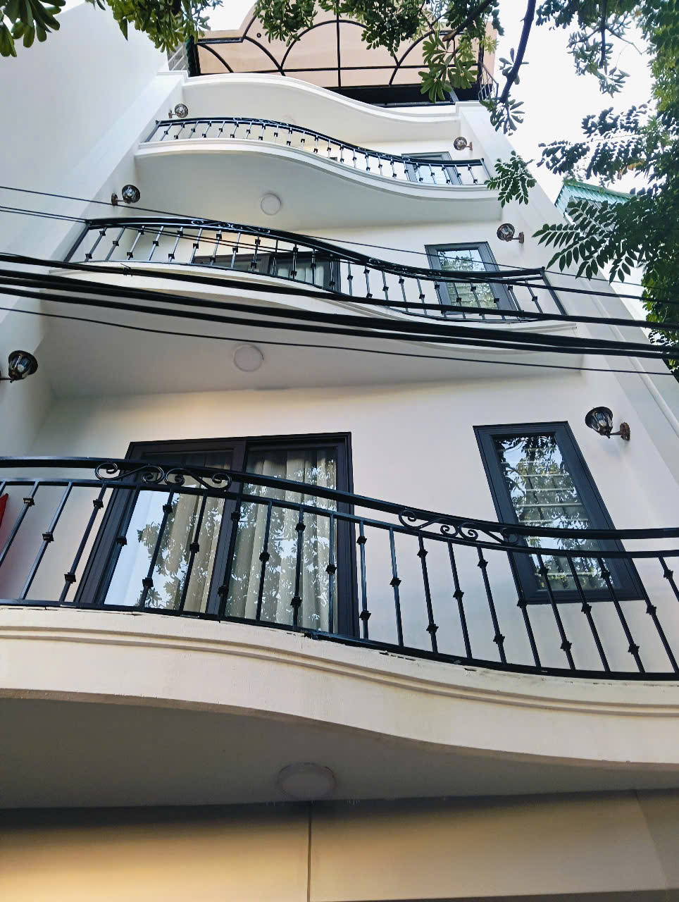 SIÊU HIẾM - BÁN NHÀ ĐẸP PHỐ TRẠM ,LONG BIÊN -NGÕ BA GÁC ĐUA - CÁCH Ô TÔ 15M - VÀI BƯỚC RA PHỐ LỚN- 45M NHỈNH 7 TỶ