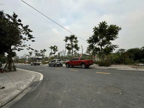 BÁN ĐẤT PHÂN LÔ BÁT KHỐI - LONG BIÊN - DT 78M2 - MT 5.2M-21 TỶ - VỈA HÈ - Ô TÔ TRÁNH