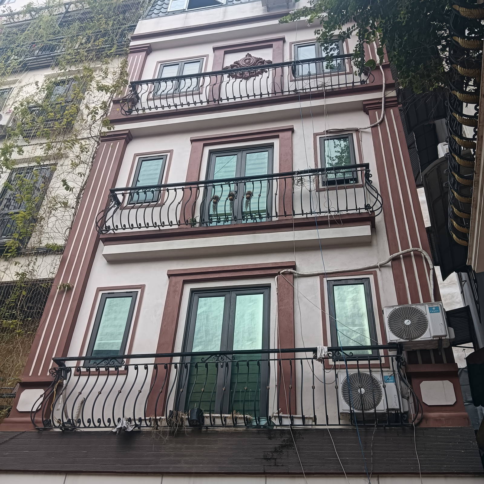 Nhà đẹp phố Láng Hạ, 35m2, 5 tầng, mặt tiền 6m, View sân chơi, ô tô đỗ cửa, giá 11.7 tỷ.