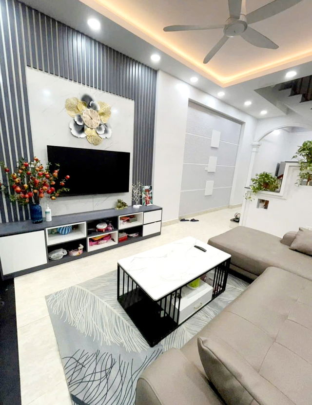 Siêu phẩm Vũ Tông Phan TX, DT 50M2, 4T, MT 3,7M, giá nhỉnh 10 tỷ, Ô tô đỗ cửa