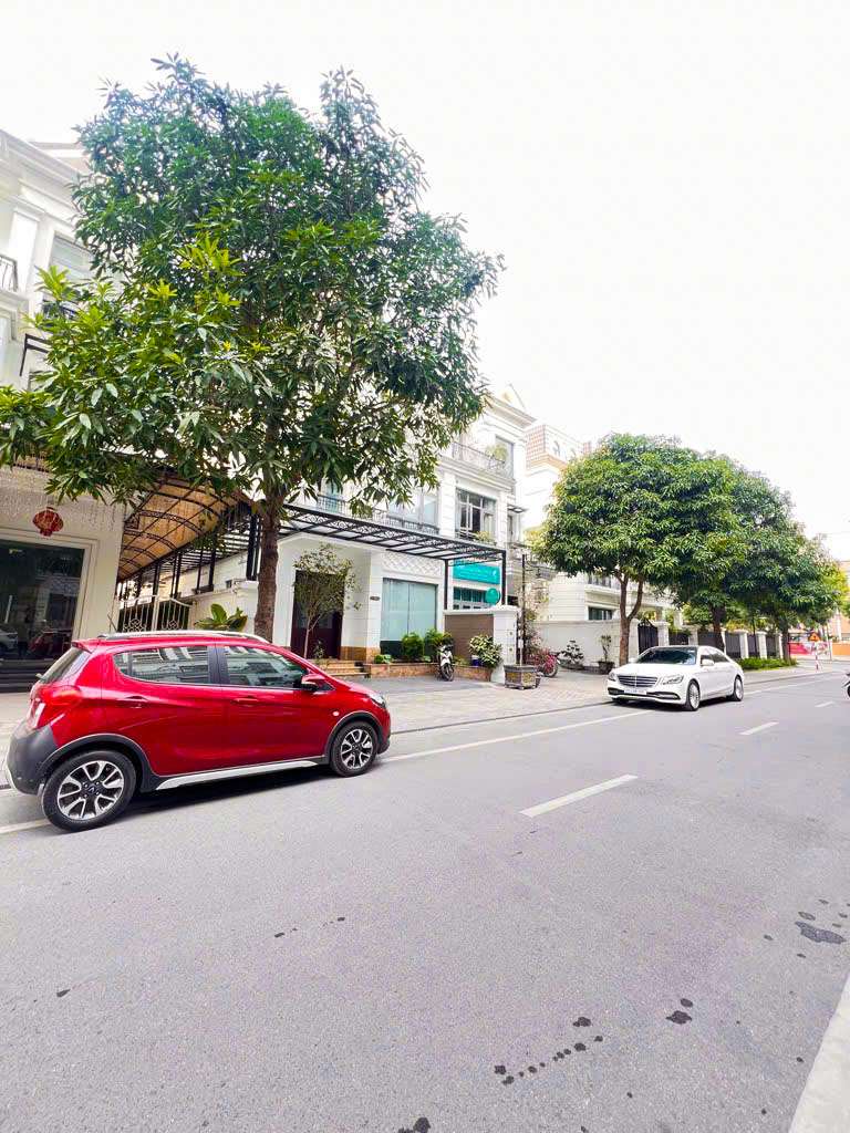 Bán biệt thự Vinhome riverside Nguyệt Quế Long Biên xây thô 4 tầng 176m mặt tiền: 9m 42 tỷ