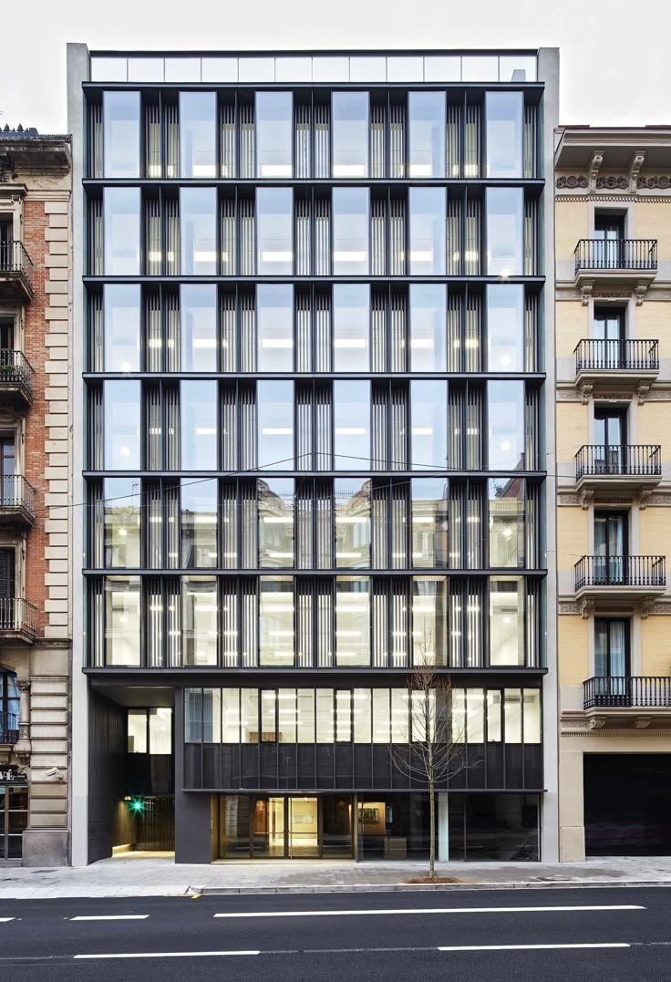 Bán nhà MP Cầu Giấy, Tòa VP Đẳng Cấp 270m2 x 9T, MT 11m, 130 tỷ