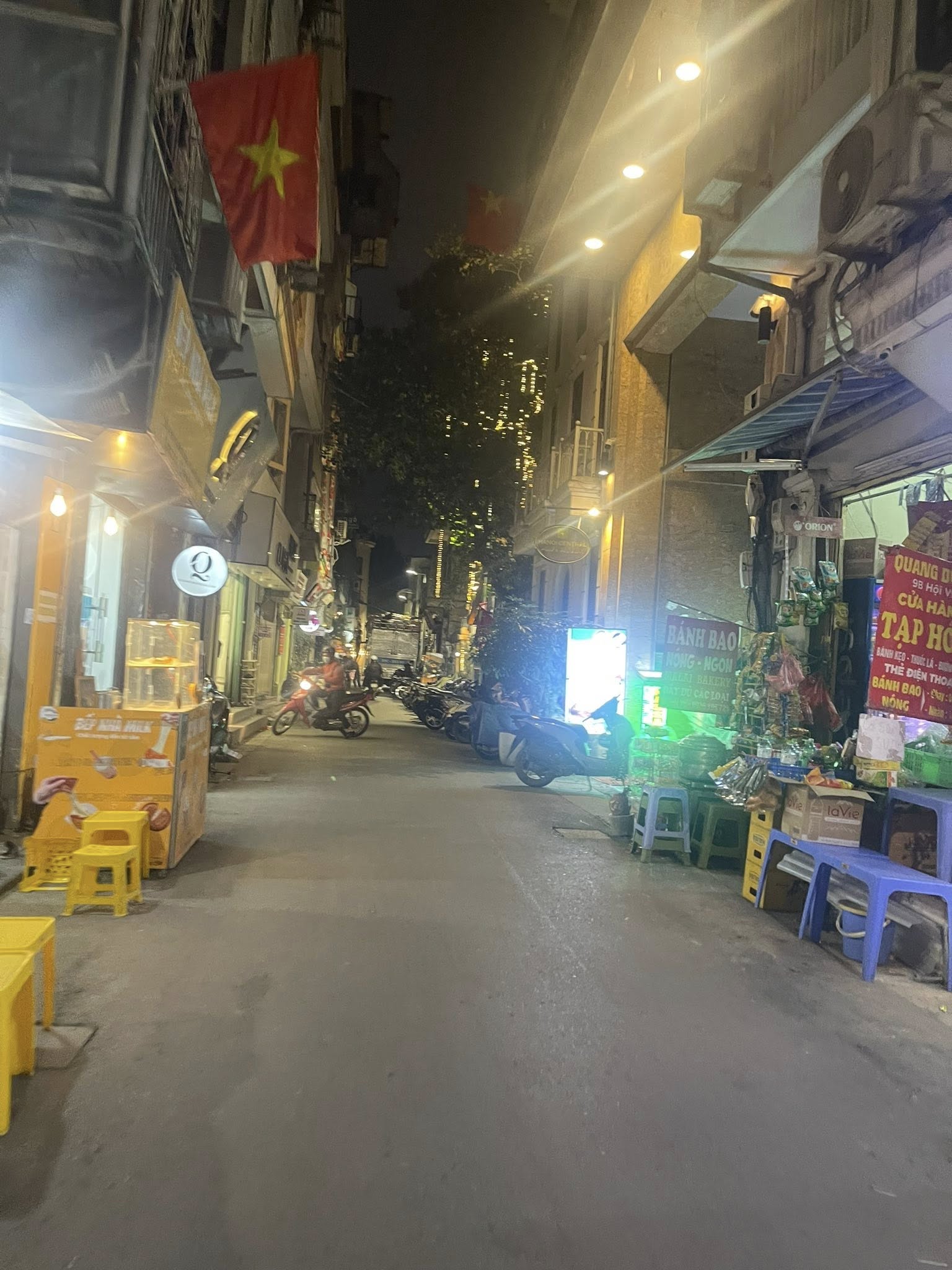 BÁN NHÀ HÀNG BÔNG HOÀN KIẾM 92M2 x 1T MT 8M 24 TỶ KINH DOANH TẤP NẬP Ô TÔ TRÁNH