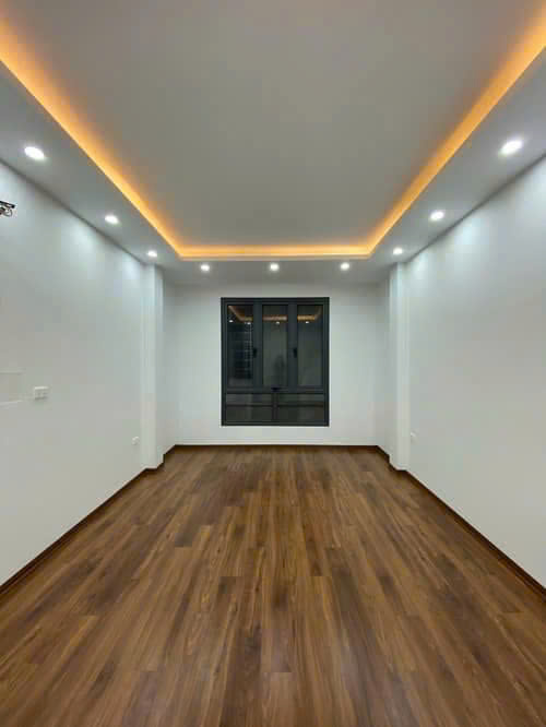 Bán nhà mới đẹp dt 52m2, 5 tầng, 8 phòng ngủ, Yên Lãng thông Thái Thịnh, Láng, 10m ra ô tô tránh, dân cư sầm uất, nhộn