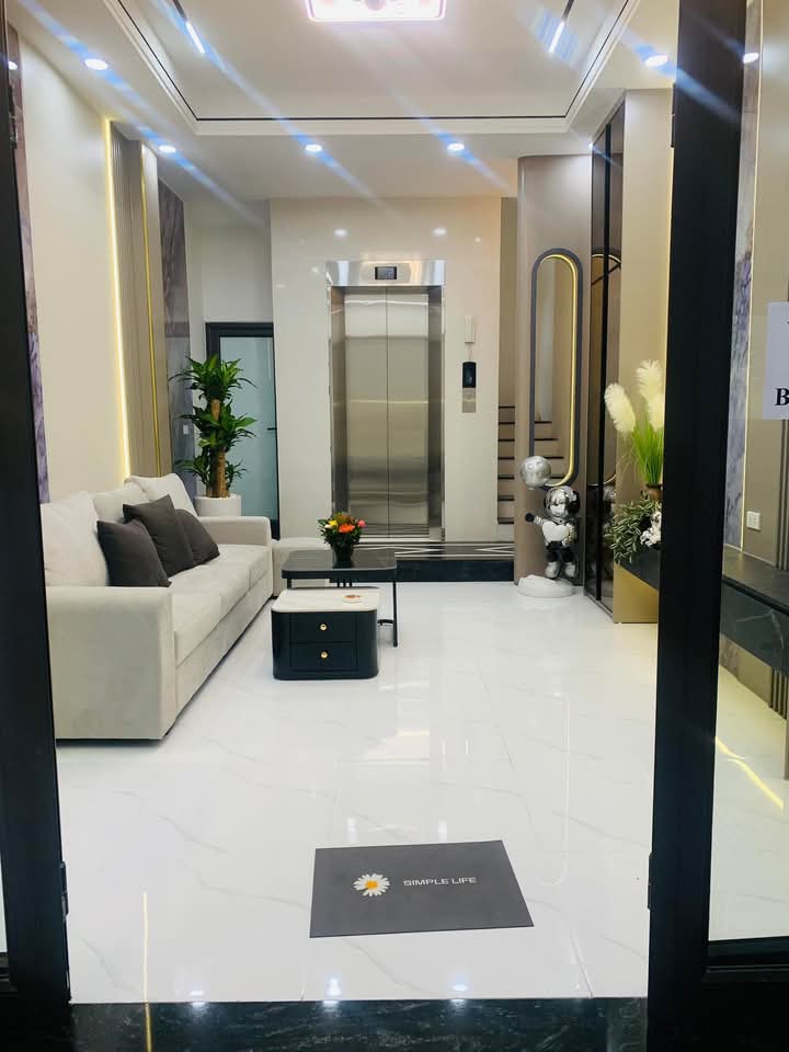 TRUNG TÂM Q.ĐỐNG ĐA - NHÀ ĐẸP THANG MÁY Ở NGAY - CÁCH MẶT PHỐ 5M.