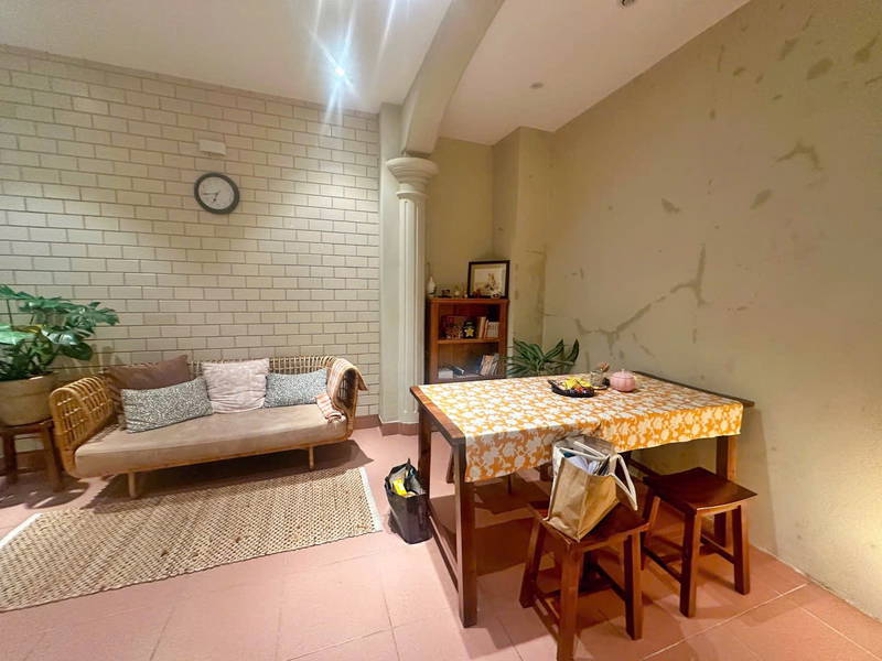 Homestay dòng tiền 30tr/tháng, nằm giữa quận Ba Đình, ngay gần Hoàng Thành và hồ Trúc Bạch, 3 tầng.