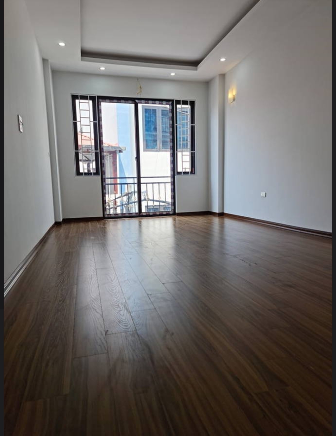 TÒA NHÀ SÁT CÔNG VIÊN, 6 TẦNG + TUM, THANG MÁY MỚI KÍNH KOONG, 4 NGỦ - CÁCH Ô TÔ 5M. GẦN CÔNG VIÊN CỰC MÁT.