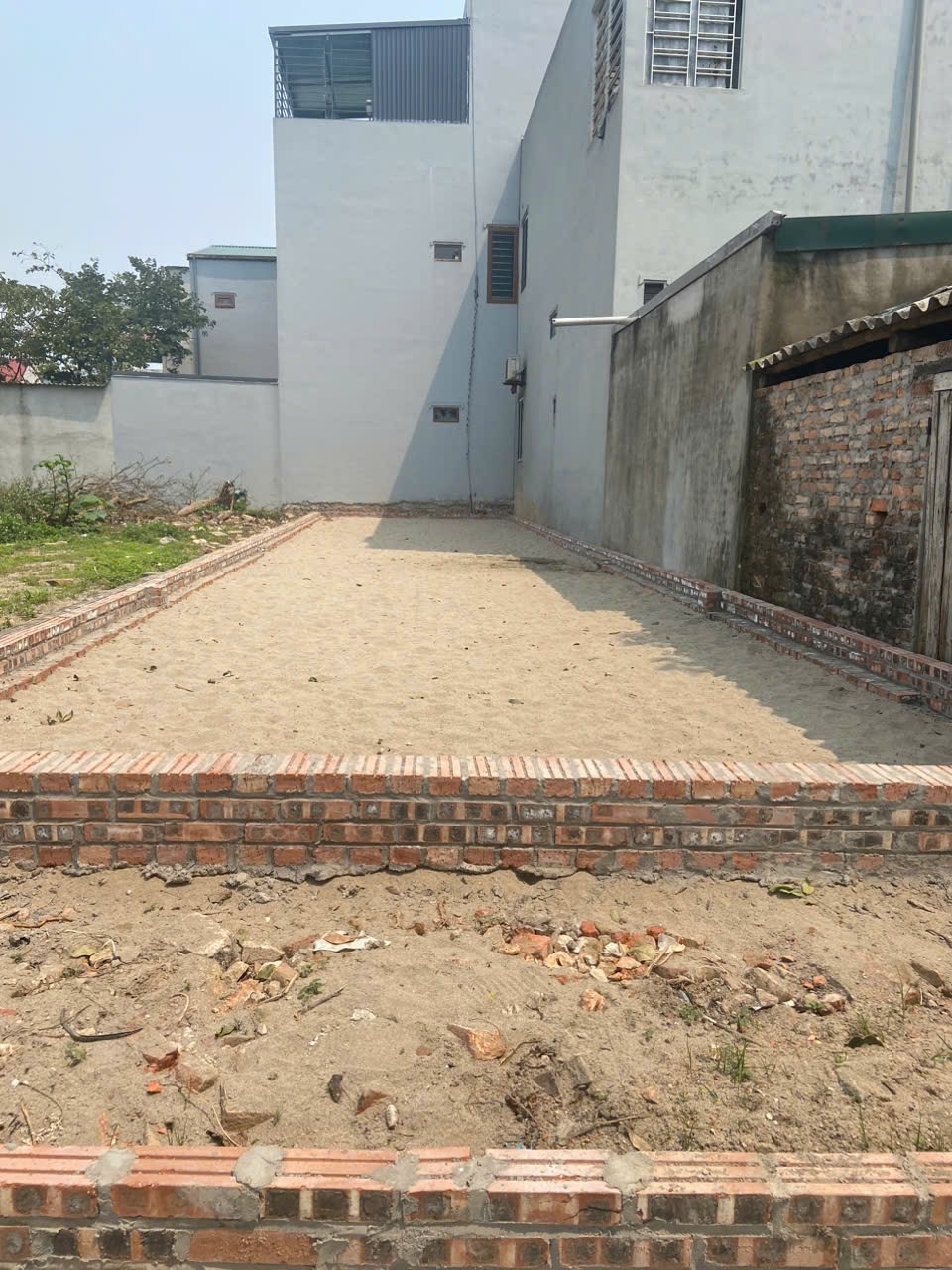 Phú Xá , Phú Thượng, Tây Hồ .Chính chủ gửi bán 92m2 đất . Mặt tiền 6.3 m , Ngõ to , gần phố Ô tô vào tận đất, Giá 15.5 tỷ , vẫn TL .