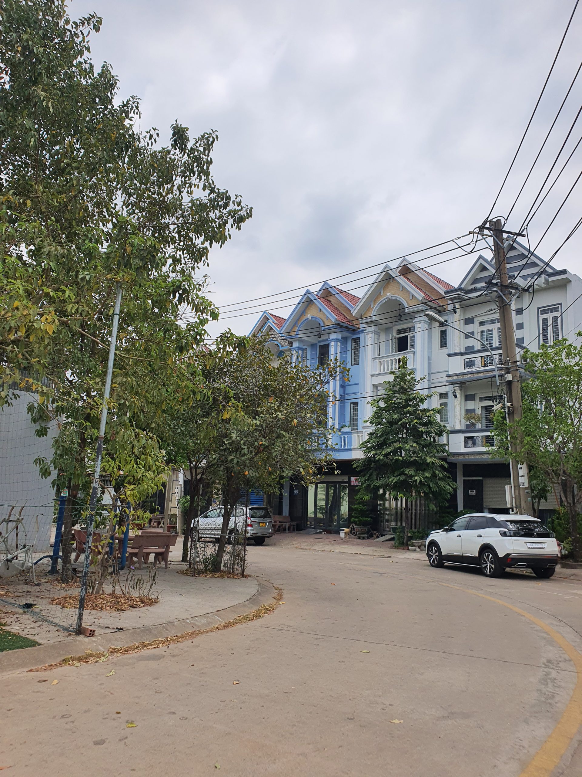 Nhà Mặt Tiền long trường q9 vừa ở vừa kinh doanh. 105m. giá rẻ hơn khu vực. 6.9 tỷ.bớt lộc.